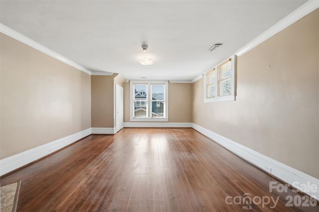 121 5th Avenue NE, Hickory, NC 28601
