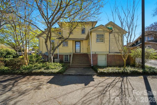 121 5th Avenue NE, Hickory, NC 28601