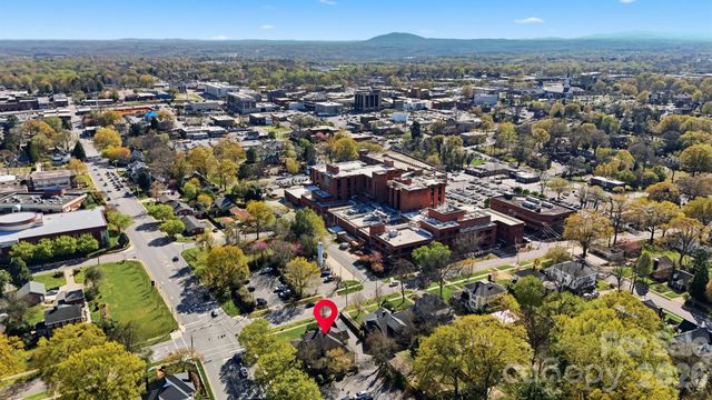 121 5th Avenue NE, Hickory, NC 28601