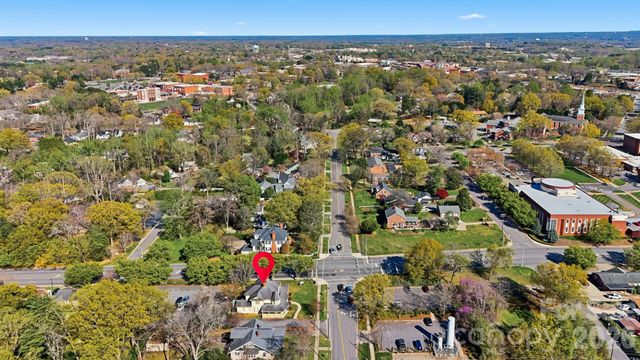 121 5th Avenue NE, Hickory, NC 28601