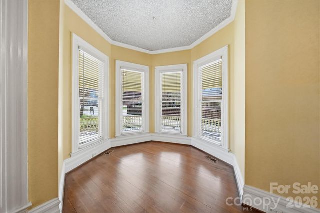 121 5th Avenue NE, Hickory, NC 28601