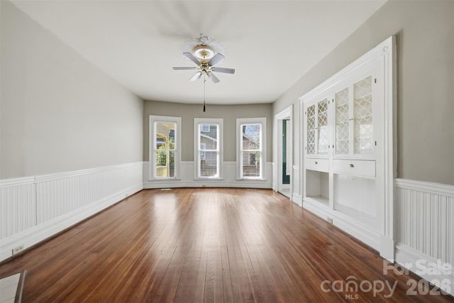121 5th Avenue NE, Hickory, NC 28601