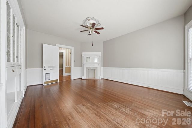 121 5th Avenue NE, Hickory, NC 28601