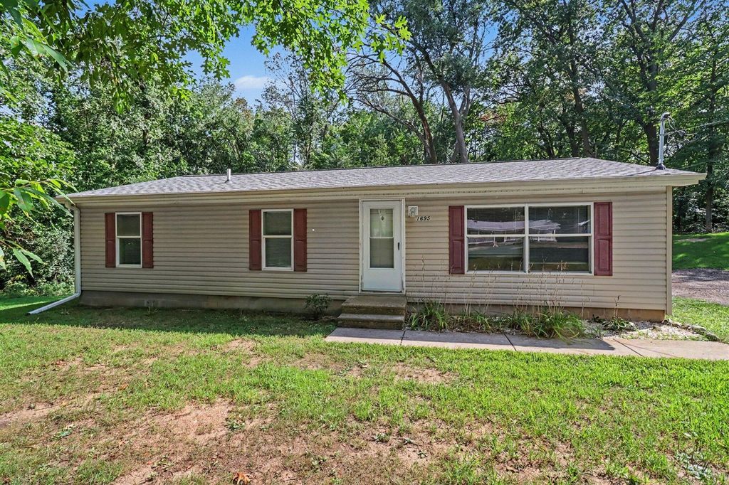 1695 Quaker Avenue, Portage, MI 49024