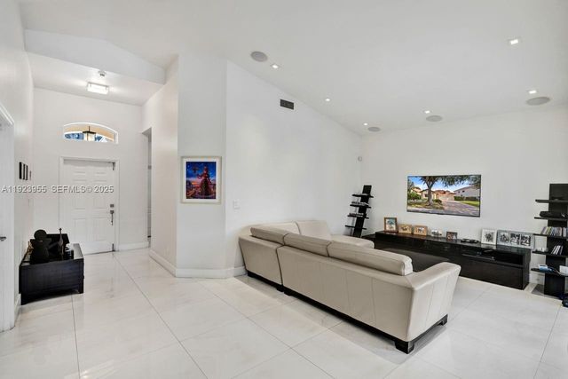 5907 NW 110th Ct, Doral, FL 33178