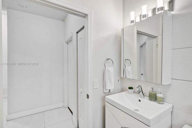 5907 NW 110th Ct, Doral, FL 33178