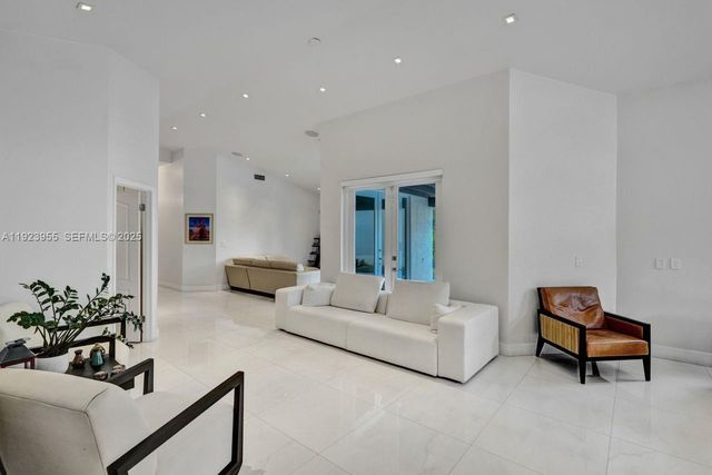 5907 NW 110th Ct, Doral, FL 33178