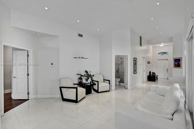 5907 NW 110th Ct, Doral, FL 33178