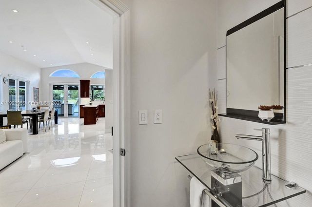 5907 NW 110th Ct, Doral, FL 33178