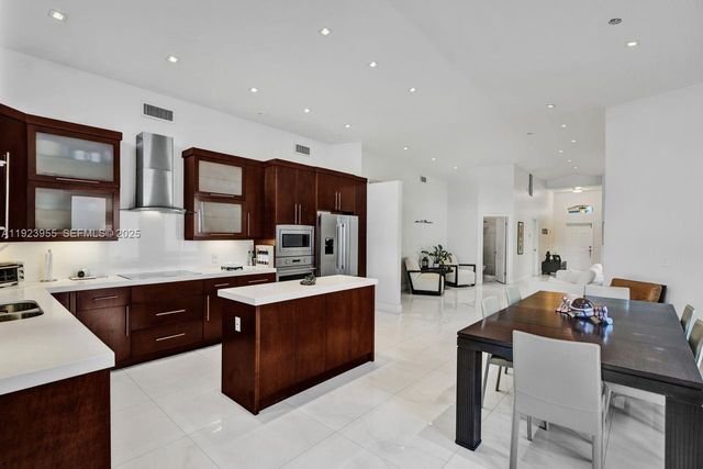 5907 NW 110th Ct, Doral, FL 33178