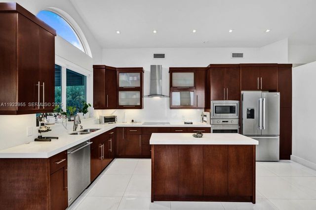 5907 NW 110th Ct, Doral, FL 33178