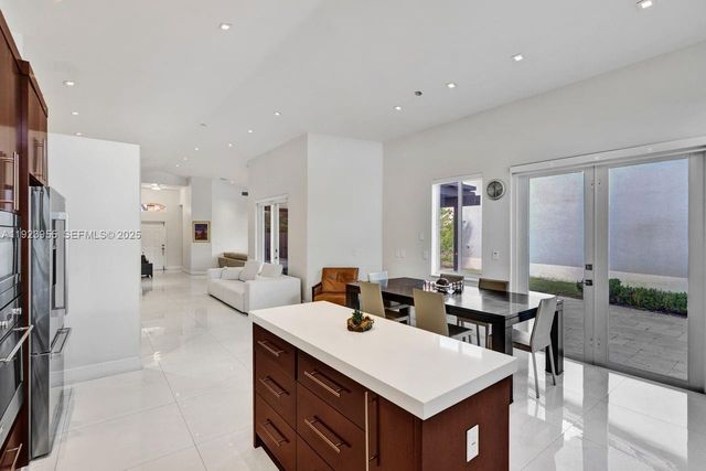 5907 NW 110th Ct, Doral, FL 33178