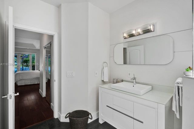 5907 NW 110th Ct, Doral, FL 33178