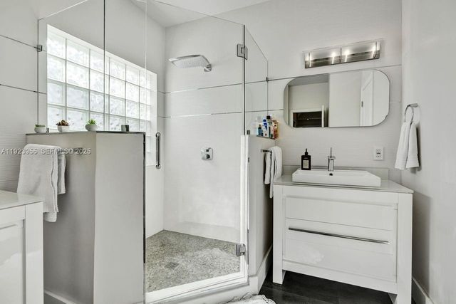 5907 NW 110th Ct, Doral, FL 33178