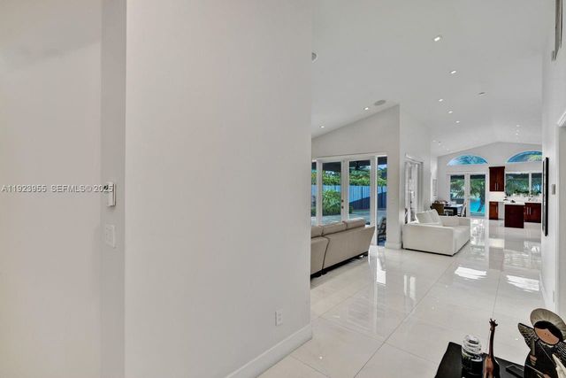 5907 NW 110th Ct, Doral, FL 33178