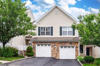 145 Mountainside Dr, Pompton Lakes Boro, NJ 07442