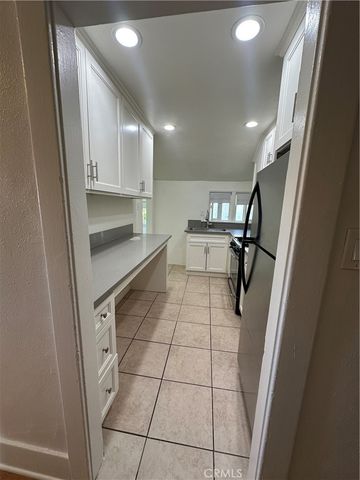 1540 W 28th, Los Angeles, CA 90007