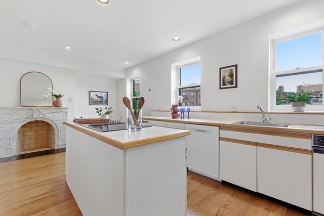 131 Mount Vernon St 2, Boston, MA 02108