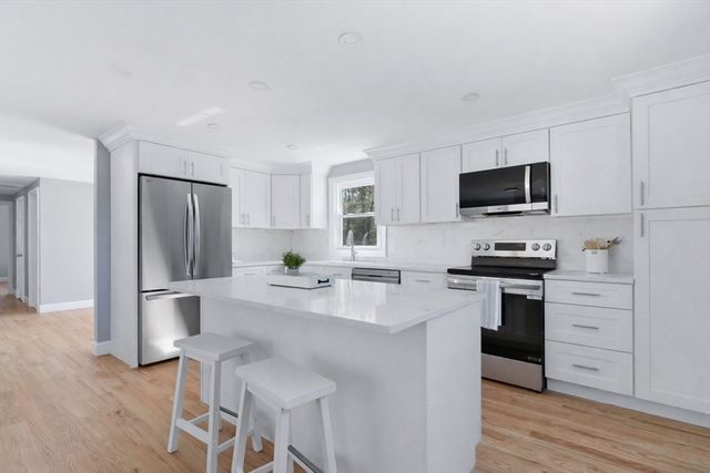 35 Hartford Ave, Bellingham, MA 02019