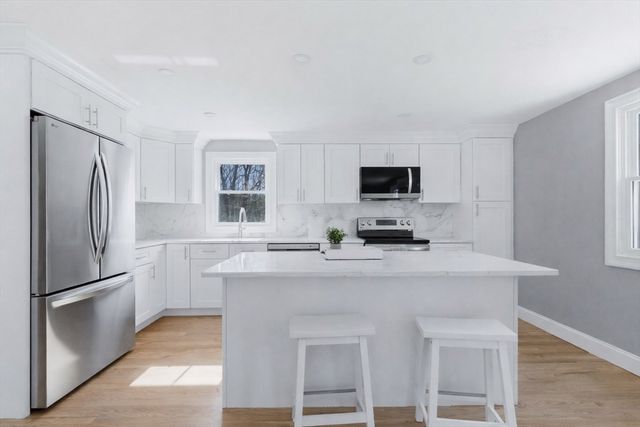 35 Hartford Ave, Bellingham, MA 02019