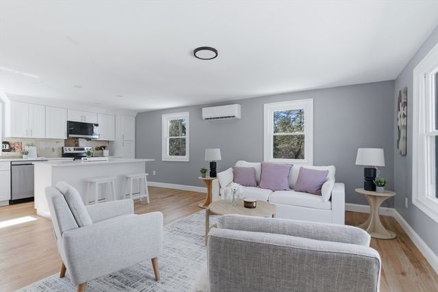 35 Hartford Ave, Bellingham, MA 02019