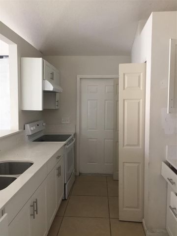 8444 SE DATE Street, Hobe Sound, FL 33455