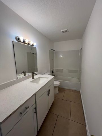 8444 SE DATE Street, Hobe Sound, FL 33455