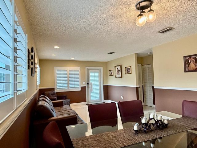 1092 W 32nd Street, Hialeah, FL 33012