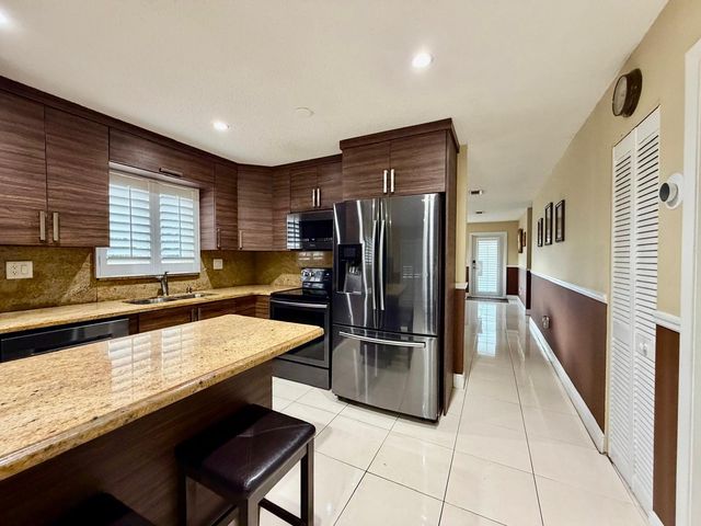 1092 W 32nd Street, Hialeah, FL 33012