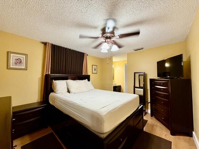 1092 W 32nd Street, Hialeah, FL 33012