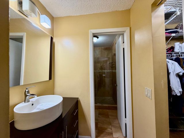 1092 W 32nd Street, Hialeah, FL 33012