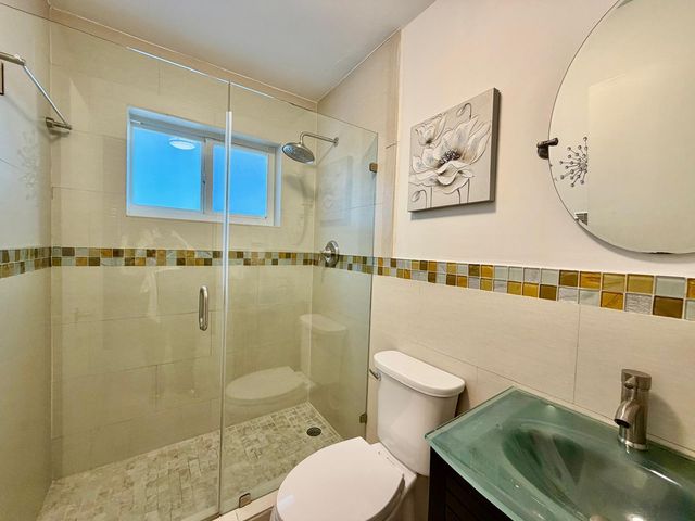 1092 W 32nd Street, Hialeah, FL 33012