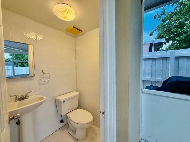 1092 W 32nd Street, Hialeah, FL 33012