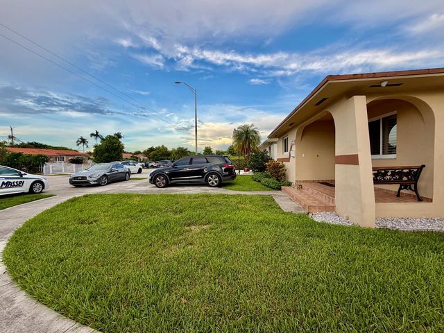 1092 W 32nd Street, Hialeah, FL 33012