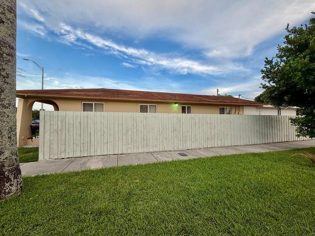 1092 W 32nd Street, Hialeah, FL 33012