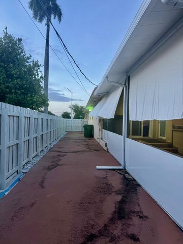 1092 W 32nd Street, Hialeah, FL 33012