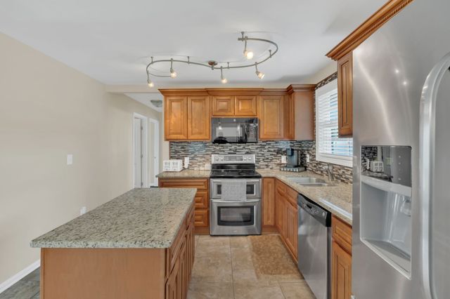 102 Woodyside Dr, Hendersonville, TN 37075