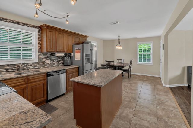 102 Woodyside Dr, Hendersonville, TN 37075