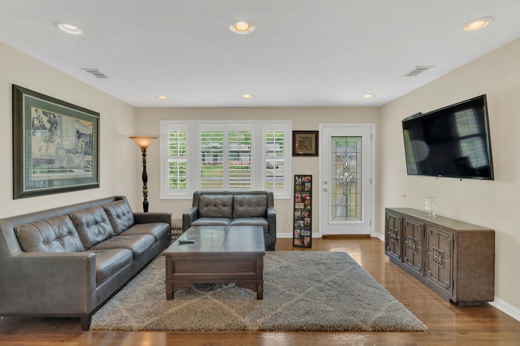 102 Woodyside Dr, Hendersonville, TN 37075