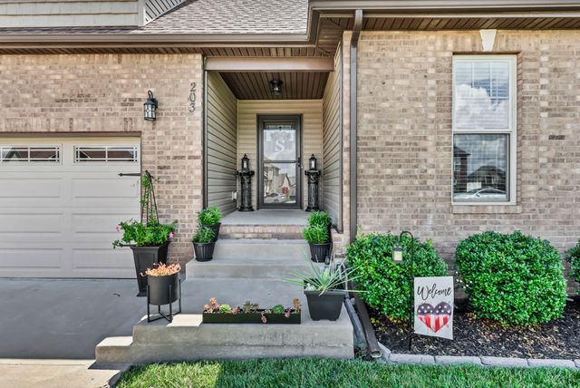 203 Quail Ct, Clarksville, TN 37042
