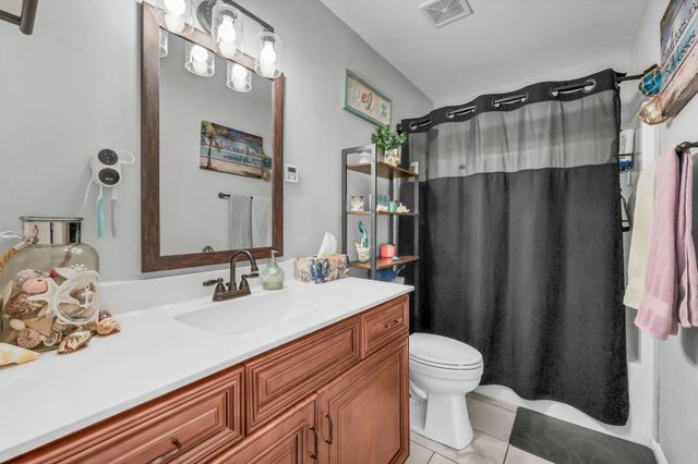 203 Quail Ct, Clarksville, TN 37042
