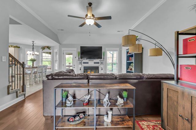 203 Quail Ct, Clarksville, TN 37042