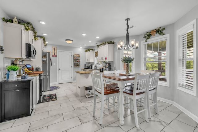 203 Quail Ct, Clarksville, TN 37042