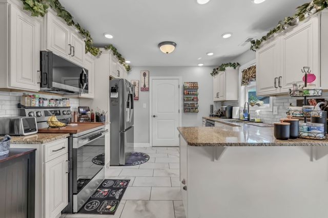 203 Quail Ct, Clarksville, TN 37042
