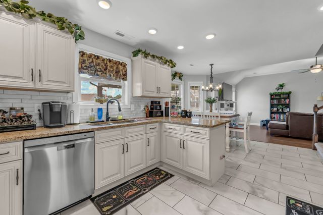 203 Quail Ct, Clarksville, TN 37042