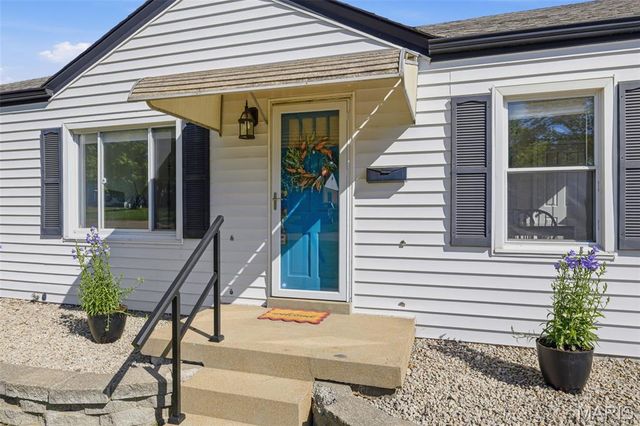9233 Southview Lane, St Louis, MO 63123