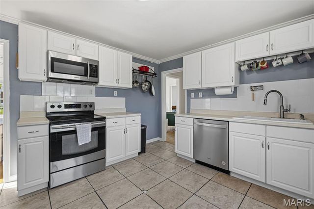 9233 Southview Lane, St Louis, MO 63123