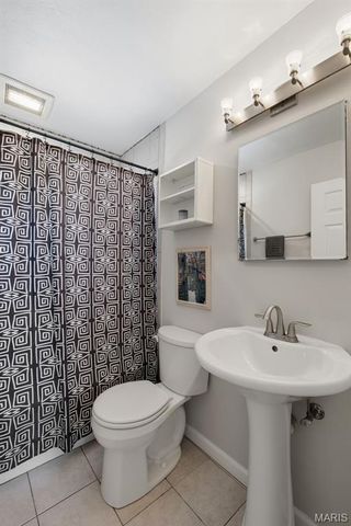 9233 Southview Lane, St Louis, MO 63123