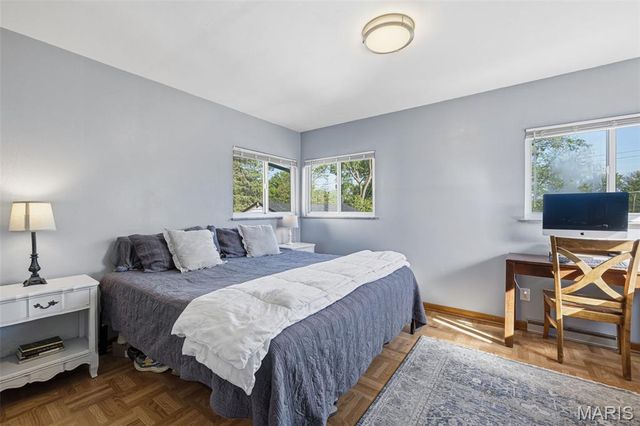 9233 Southview Lane, St Louis, MO 63123