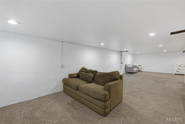 9233 Southview Lane, St Louis, MO 63123